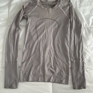 Swiftly Tech Long Sleeve Shirt 2.0 
Race Length